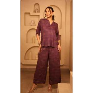 Haut en maille élégant pour femme, violet Stardust, taille unique, col en V doux, manches courtes, fluide, pour toutes les saisons - Product Image 4