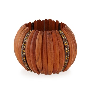 Ensemble de bijoux classiques en bois imperméable fait à la main avec des options personnalisables pour la mode féminine, le style de mariage et de festival - Product Image 3