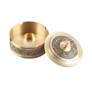 Cendrier en laiton de fantaisie stylisé de meilleure qualité cendrier en laiton de conception antique moderne de couleur d'or dernier cendrier décoratif en laiton - Product Image 1