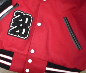 Blouson universitaire personnalisé pour homme en polyester à manches longues, à capuche et col montant, pour l'hiver, style universitaire, avec logo brodé Lettermen, style urbain - Product Image 2