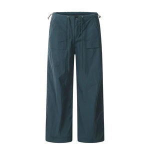 Pantalones cortavientos de nailon 100% para hombre al por mayor con bolsillos de carga con solapa lateral - Product Image 6