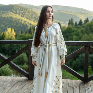 Boho Gothique Robe Brodée Lin Maxi Robe En Gros Vintage Look Blanc Robe Ukrainienne Avec Broderie Avec Gland Maxi - Product Image 1
