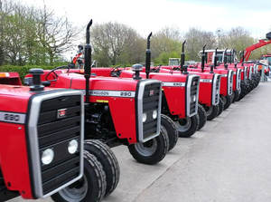 รถแทรกเตอร์ MASSEY FERGUSON 290 ขับเคลื่อน 4 ล้อ มือสอง สภาพดีเยี่ยม ใช้งานมากกว่า 50,000 ชั่วโมง ผลิตในฝรั่งเศส - Product Image 3