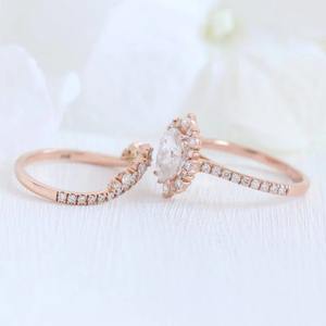 Ensemble de mariage de luxe en diamant de laboratoire ovale certifié IGI VVS avec alliance incurvée en or 14 carats pour femme, tendance au meilleur prix - Product Image 4
