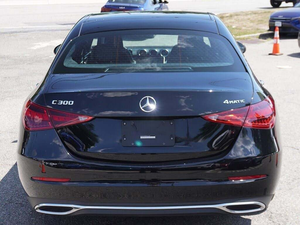 Mercedes-Benz Classe C C300 Berline 4MATIC 2023 d'occasion noire exceptionnelle avec jantes en alliage, système de navigation en cuir, démarrage à distance, conduite à gauche, intérieur sombre - Product Image 3