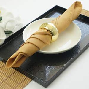 Servilletero de metal redondo pulido dorado, accesorio decorativo elegante para cenas formales, bodas o fiestas de aniversario - Product Image 1