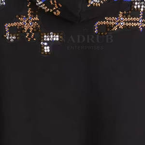 Pull à capuche avec motif graphique en strass Sweat à capuche Basics de haute qualité avec design en strass scintillant - Product Image 5