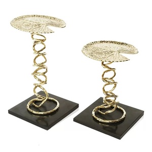 Bougeoir Bougeoir en métal pour l'éclairage et la décoration de la maison Ensemble Bougeoir décoratif élégant finition antique - Product Image 2