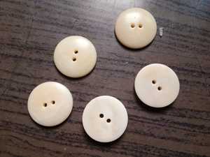 ปุ่มฮอร์นทำจากธรรมชาติที่กำหนดเองมีให้เลือกหลากหลายขนาดและแกะสลักตามสั่งในสีที่ต่างกันและรูปทรงที่แตกต่างกัน - Product Image 3