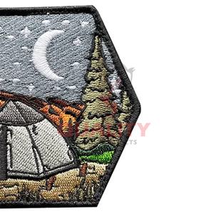 Insignias de bordado de calidad superior OEM al por mayor en ropa de Bajo MOQ buen material insignias de bordado a mano de talla grande personalizadas - Product Image 4