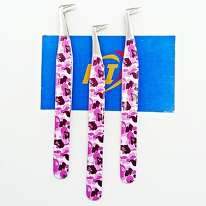 Pince à épiler professionnelle anti-magnétique en acier inoxydable à pointe fine, design camouflage violet, pour extensions de cils, marque privée - Product Image 1