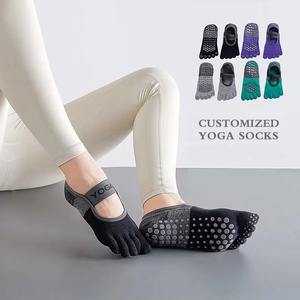 Calcetines deportivos de algodón atléticos para mujer, superventas, logotipo personalizado, calcetines antideslizantes de cinco dedos para Yoga y Pilates, impresión Digital - Product Image 1