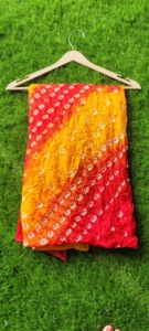 Bandhani Dupatta con borde de hoja de espejo dorado Ropa festiva étnica - Product Image 5