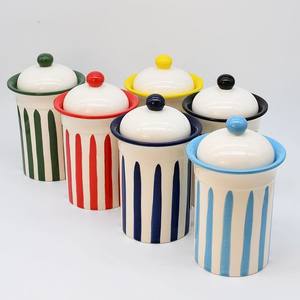 Recipiente de Almacenamiento de Cerámica con Diseño de Cuadrícula Moderna, Tapa de Madera Hermética, Organizador Elegante para Cocina y Despensa - Product Image 3