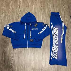 Conjunto de Sudadera con Capucha y Pantalones Deportivos de Estilo Urbano, Lavado Ácido, con Pedrería, Diseño Gráfico, Personalizado OEM de Alta Calidad - Product Image 3
