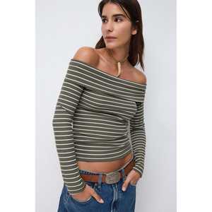 <b>Off</b>-the-shoulder, long-sleeved, figure-hugging blouse made of <b>striped</b> fabric. - Product Image 2