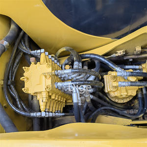 Excavatrice sur chenilles Komatsu PC60-7 d'occasion, origine Japon, 6 tonnes, excellent état, pompe hydraulique, moteur, godet de 0,2-0,3 m, 2018-2022 - Product Image 6