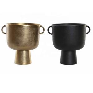 Vase en aluminium noir exquis avec poignée Accent décoratif élégant fait à la main pour salon chambre et table de bureau - Product Image 2