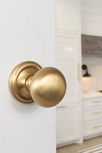 Pomo de Puerta de Latón Premium para Interiores Modernos, con Construcción Robusta y Acabado Dorado Pulido - Product Image 5