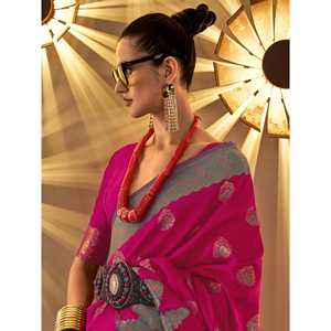 Encantador Sari de Seda Rosa Rani con Blusa para Fiestas y Bodas - Product Image 3