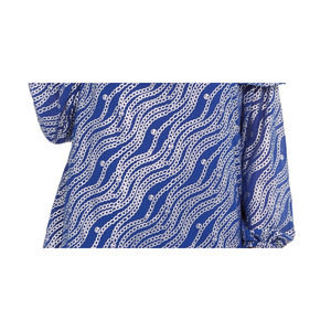 Top da donna Michael Kors taglie forti 2X, blusa e camicia blu stampata con volant e spalle scoperte - Product Image 3