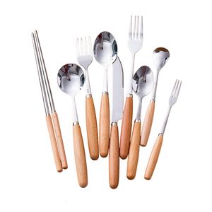 Ensemble de couverts en acier inoxydable de haute qualité avec manches en bois naturel, écologiques, fourchette, cuillère, couteau, vaisselle pour utilisation en restaurant - Product Image 2