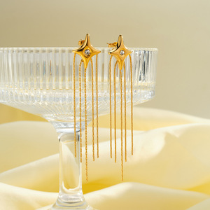 Boucles d'oreilles à chaîne à franges serties de diamants en forme d'étoile à quatre branches, tendance et polyvalentes, en acier titane. - Product Image 6