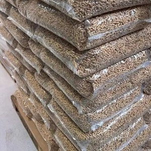 Granulés de bois de pin 6mm en forme de bâton à haut pouvoir calorifique (>4700kcal/kg) pour poêles à combustion propre chauffant des barbecues renouvelables efficaces - Product Image 3