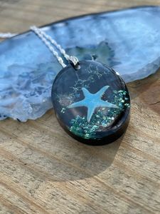 สร้อยคอสไตล์นางฟ้าเรืองแสงทำด้วยมือสุดสร้างสรรค์ทำจากเรซินรูปท้องฟ้าสีฟ้าเข้มที่ไม่เหมือนใครสำหรับผู้หญิง - Product Image 5