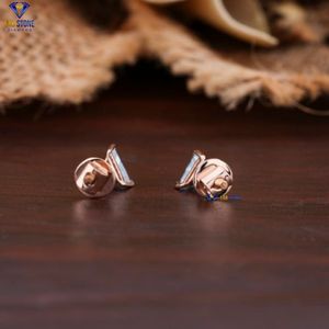 0.69 TDW Triangle Cut Diamant Or Jaune Boucle D'oreille par Labstone Daily Wear Boucle D'oreille Couleur EF-VS Cadeau Pour Elle - Product Image 3