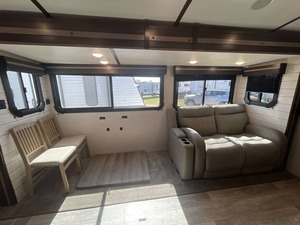 Fournisseur de caravanes d'occasion 2021 Cross Roads RV Sunset Trail 253 RB à vendre pour le camping et les voyages - Product Image 4