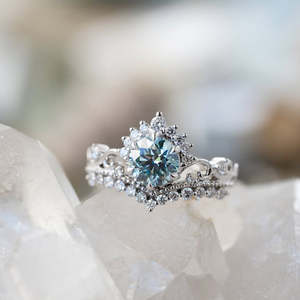 Bague Couronne de Princesse en Argent Plaqué Or 18K Hallmark Modern, Bijou Géométrique avec Pierre Précieuse pour Fiançailles - Product Image 2