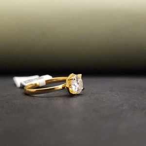 Bague en acier inoxydable avec diamant jaune rond solitaire tendance en or massif 18 carats pour un cadeau de mariage ou de fête - Product Image 5