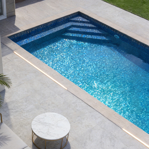 Piscine en fibre de verre avec sièges-bancs, résistante à la corrosion, avec des mosaïques colorées et des jeux d'eau interactifs - Product Image 2