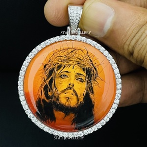 Colgante de oro de 10 quilates con diamantes cultivados en laboratorio, chapado en oro cristiano, personalizado, unisex, estilo hip hop, corte brillante, para uso diario, de STAR JEWELLERY - Product Image 3