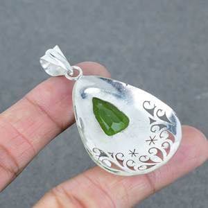 Hermoso diseño verde cuarzo piedra preciosa 925 Plata plateada colgantes joyería al por mayor en línea plata latón pera corte colgantes - Product Image 2