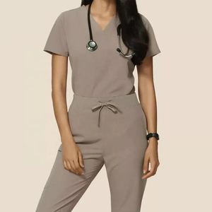 Veste de gommage médicale légère avec fermeture avant à pression et deux poches profondes idéales pour les professionnels de la santé - Product Image 6