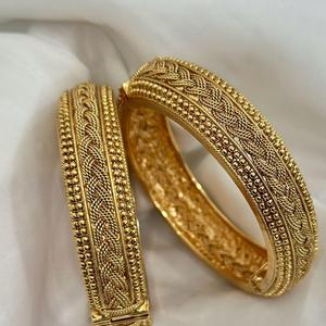 Vêtements traditionnels à la mode plaqué or mat beau look deux ensembles de bracelets bracelets ouvrables élégants pour les femmes pour les vêtements de mariage - Product Image 1