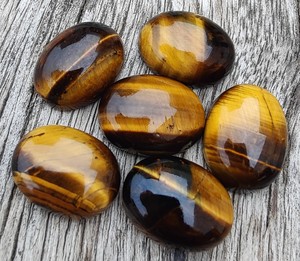 Venta al por mayor de piedras preciosas de cristal de ojo de tigre naturales cabujón de forma ovalada facetada suelta parte posterior plana calibrada tamaños 20mm marrón más grande - Product Image 3