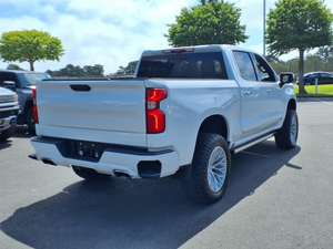 CLEAN 2024 C H e v r ol e t Si l v e r a d o 1500 High Country Crew Cab 4WD - Product Image 3