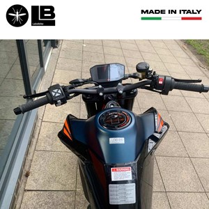 Per KTM 890 Duke R 2022-23 compatibile con adesivo di protezione del serbatoio del carburante per moto - Product Image 3