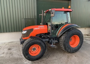 รถแทรกเตอร์การเกษตร M7 4WD มือสอง/ใหม่ สำหรับการเกษตรเชิงพาณิชย์ พร้อมโครงสร้างแข็งแรงทนทาน ปั๊มประสิทธิภาพสูงสำหรับใช้งานในทุกสภาพพื้นที่ - Product Image 5