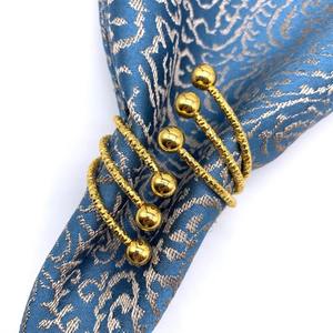 แหวนใส่ผ้าเช็ดปากสีทองแบบโค้งพร้อมลูกบอลอุปกรณ์ตกแต่งโต๊ะหรูหราสำหรับรับประทานอาหารที่บ้านงานแต่งงานและงานปาร์ตี้ดูทันสมัยและดูทันสมัย - Product Image 4