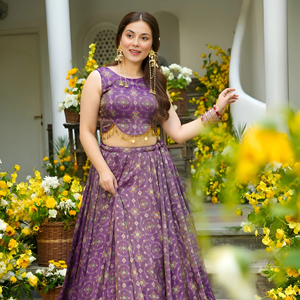 Élégance avec une touche moderne : Lehenga en organza imprimé numériquement, entièrement cousu, avec blouse cousue, idéal pour les soirées. - Product Image 1