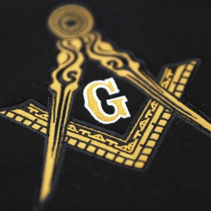 Chaqueta Universitaria de Lana Mason Negra para Hombre, Poliéster Impermeable con Capucha, Invierno, Logotipo Bordado en la Parte Delantera, Trasera y en las Mangas, Estilo Universitario Griego - Product Image 3