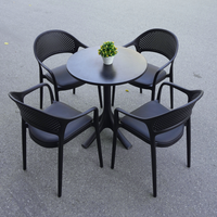 Chaise de jardin moderne, confortable, durable et écologique en rotin avec pieds coniques et structure en plastique, pour utilisation en parc, empilable et résistante à l'eau