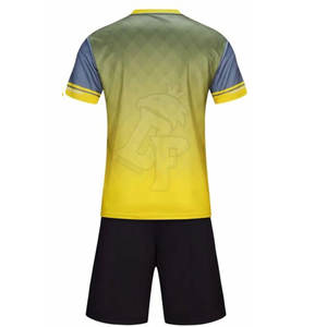 Uniforme de fútbol de sublimación de alta calidad que ofrece una sensación ligera y material duradero Ideal para sesiones de entrenamiento - Product Image 3