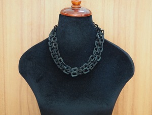 Collar de Lujo Hecho a Mano con Cuerno de Búfalo, Joyería Natural y Sostenible para Mujer, Alta Calidad - Product Image 2
