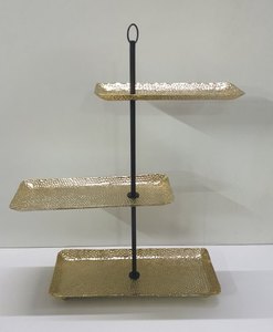 Soporte de pastel de Metal de estilos modernos de latón AK con soporte de pastel decorativo de acabado dorado martillado de 3 niveles para fiestas/ocasiones especiales - Product Image 1