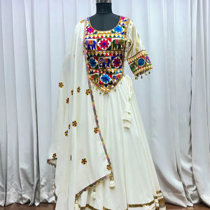 Chaniya Choli de qualité supérieure à boutons droits et imprimé en dentelle pour le festival de Navratri, à porter en coton 100% longueur au sol, Lehenga - Product Image 1